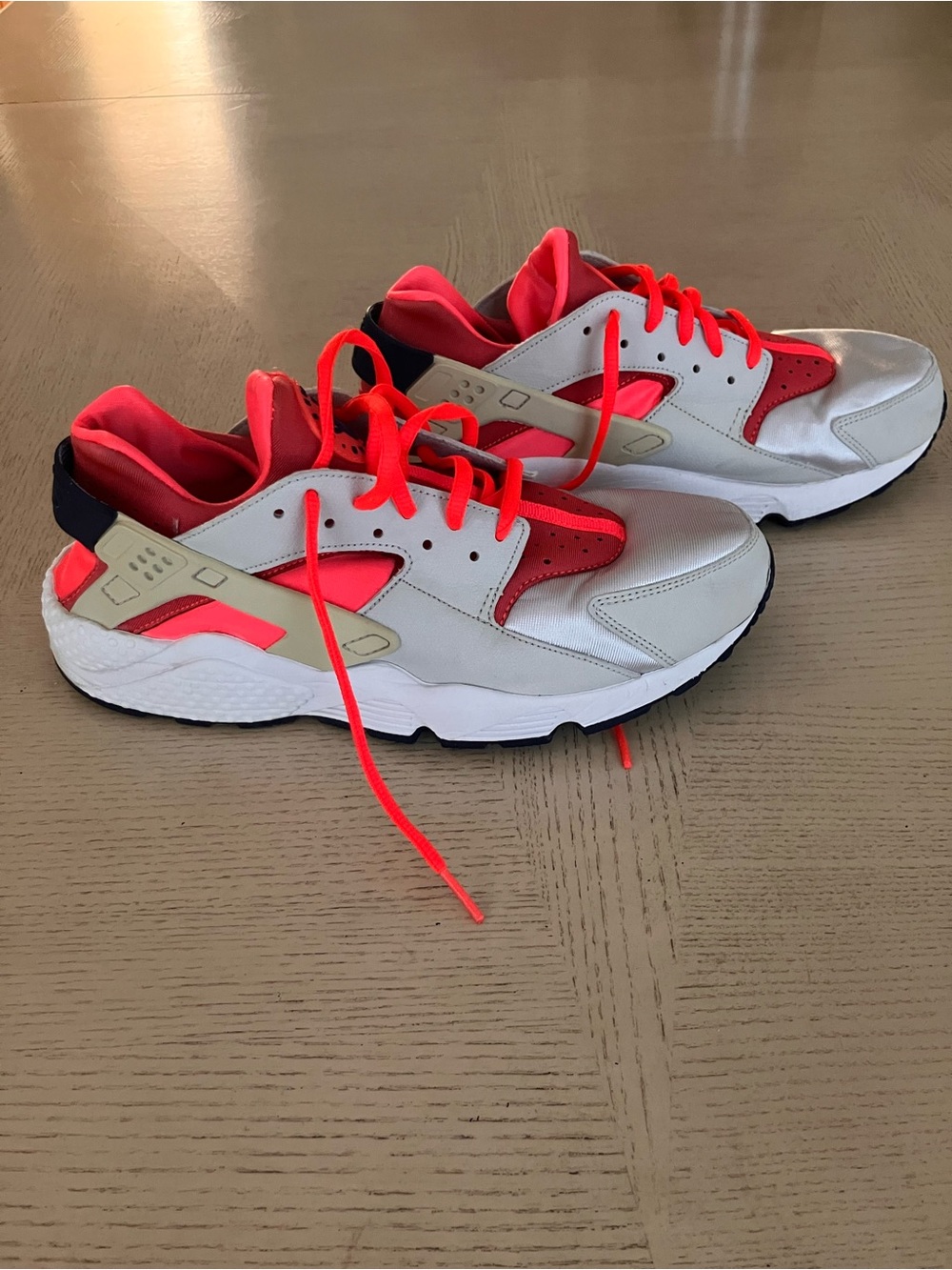 Nike Air Huarache Women’s Silver/Gray and Red Athletic Shoes Size 10